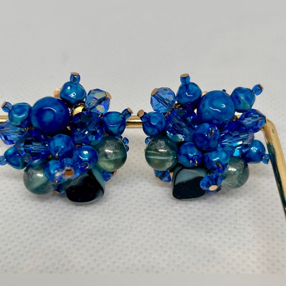 Vintage blue clip on earrings - Picture 5 of 6